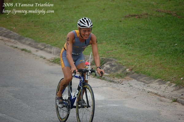 NGAE of Team Elite Powerbar on his new bike ?!