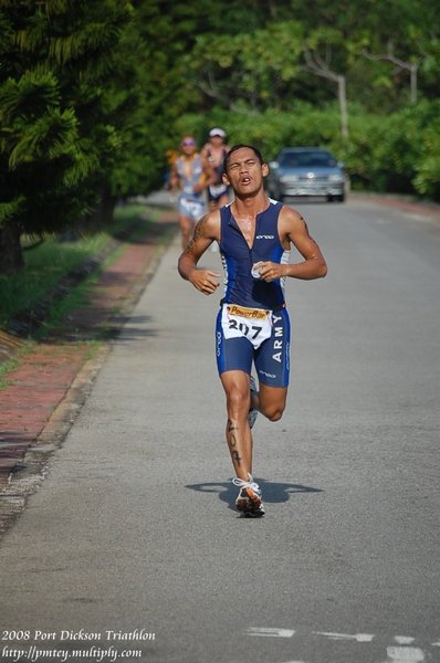 Sangup laju.. Dino follows behind,,