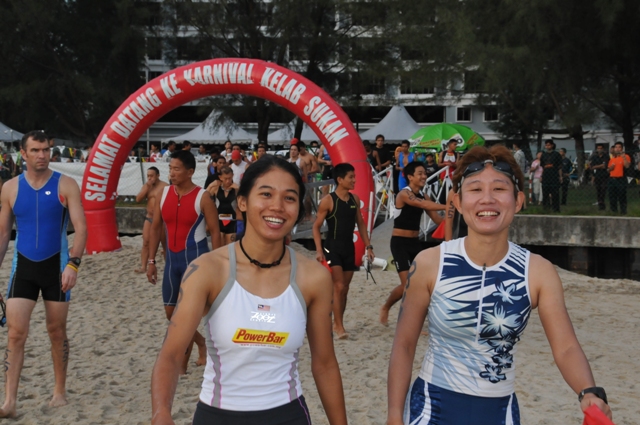 missJeweLz & Siok Bee  ; all smiles..