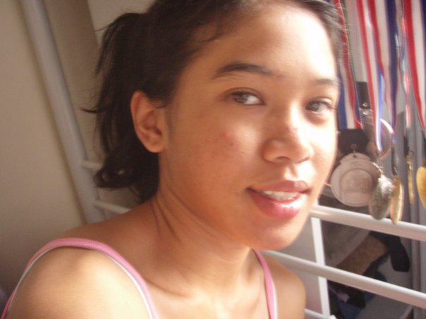 finisher medals...just another collection skrg nieh...pic taken last year during my wtniah recruit.in the room lah.ni muka tak hitam lagi.. jerawat je banyak...