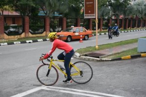 The bike ! Heading off to Bukit Cinta at UM. Simply love the steep climb !!