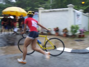 Port Dickson Triathlon 2007, my 2nd Sprint Tri. photographer manage to capture me arse during bike-run transition.
