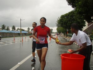 PD Triathlon 2007 : a wet day ! but still need the wet spongy ! 