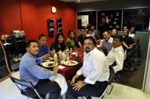 Pictures courtesy of Stupe. Me in my new green top ! I lyke !