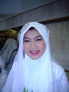 Pretty bride ! Congrats again dear ! May Allah Bless you !
