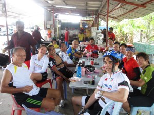 Everyone ! Pit stop at Lukut !