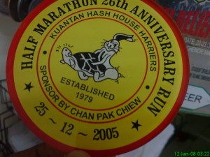my 1st half marathon 4 years ago in Kuantan ! Check out the medal. cool eh ?! hahah !