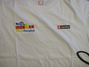 Participant t-shirt.. material quality uncle Chan nyer race lagi cun the quality. ... by the way, this tshirt comes in 3 colours. can choose. white, dark red and green. ..