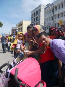 Cute lil baby with Powerbar facetowel alert ! Location : LTdL final stage finish line :)
