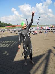 Wave like crazy !! Photo source : www.londoncitymum.com